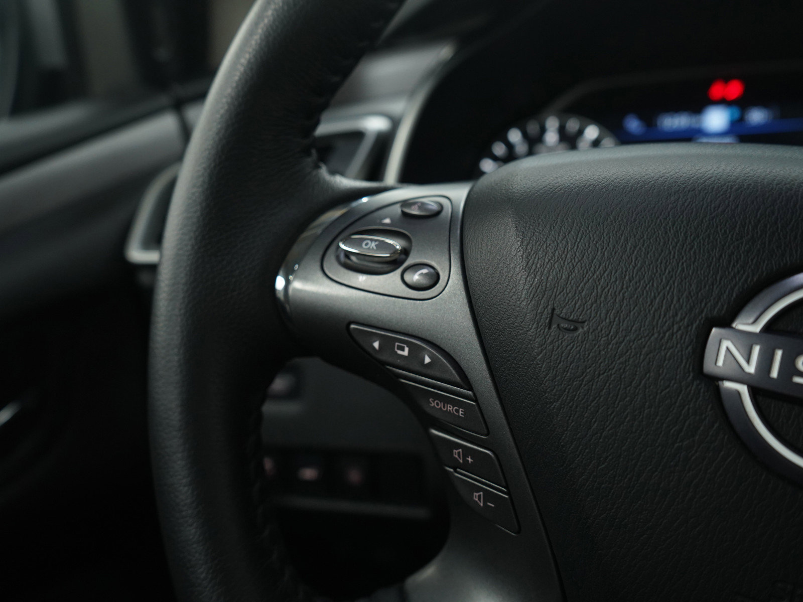 Used 2024 Nissan Murano SV image 27