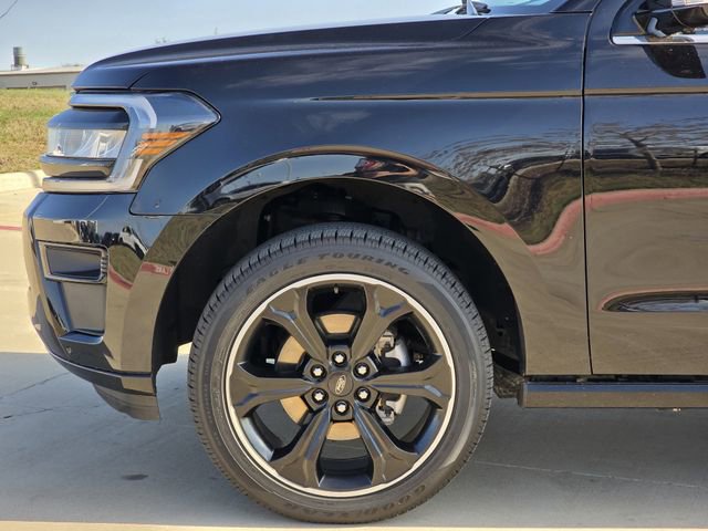 Used 2022 Ford Expedition Max Limited image 6