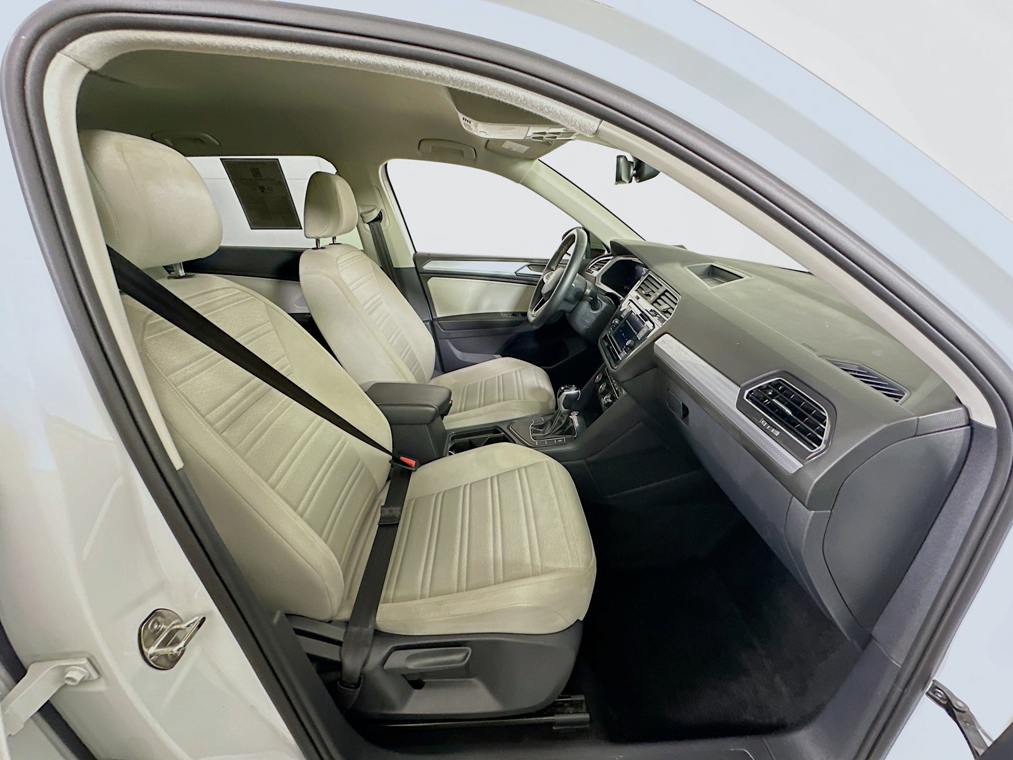 Used 2024 Volkswagen Tiguan S image 33