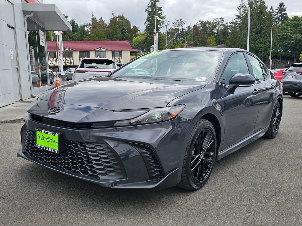Used 2025 Toyota Camry SE FWD image 4