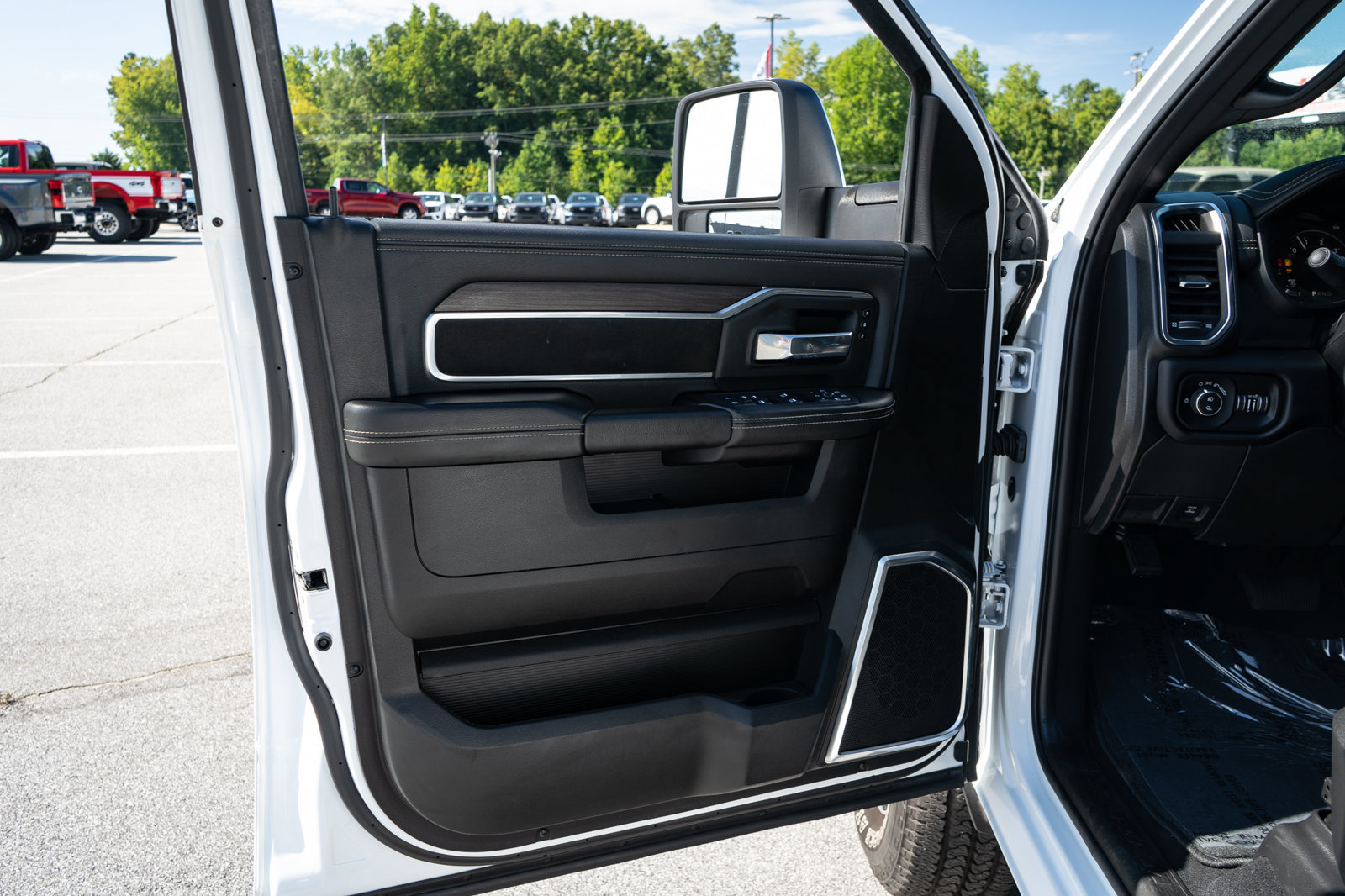 Used 2026 RAM 2500 Laramie AWD/4WD image 16