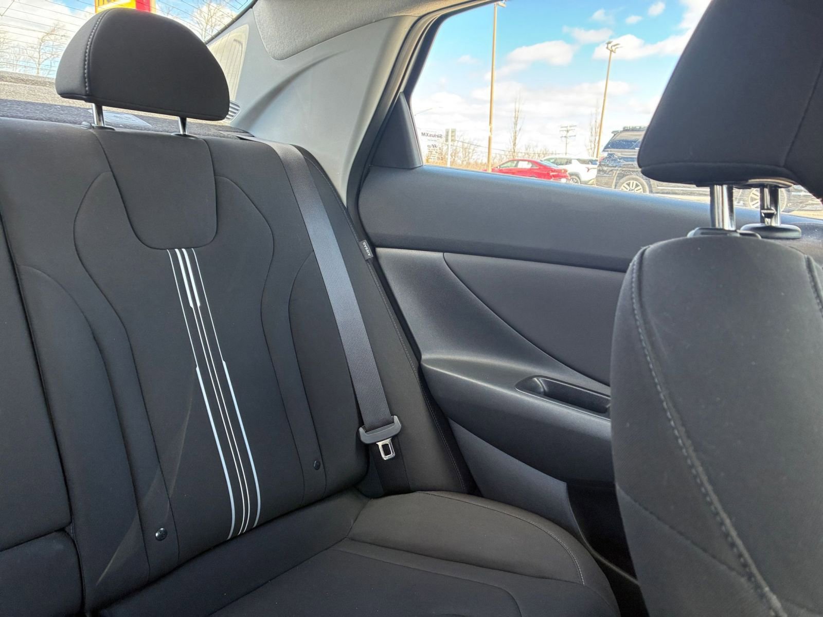 Used 2025 Hyundai Elantra SEL image 32