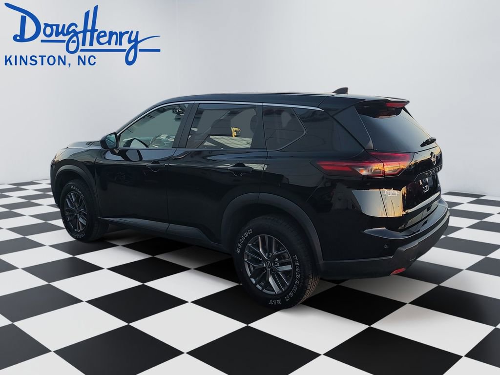 Used 2024 Nissan Rogue S AWD/4WD image 3