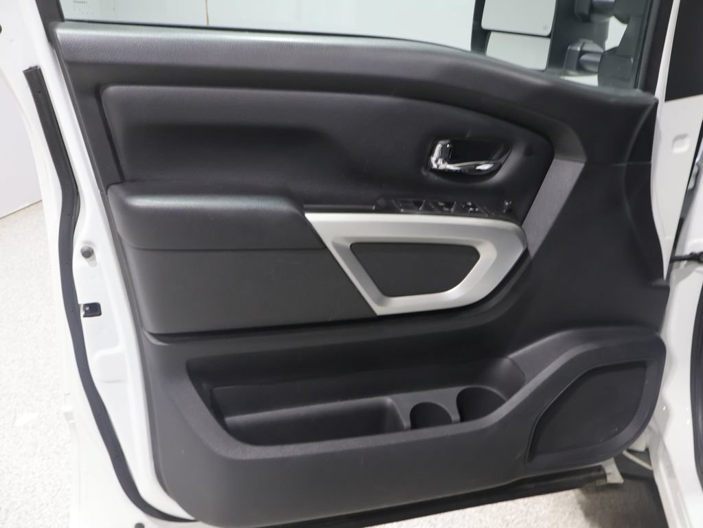 Used 2020 Nissan Titan SV w/ SV Convenience Package AWD/4WD image 12