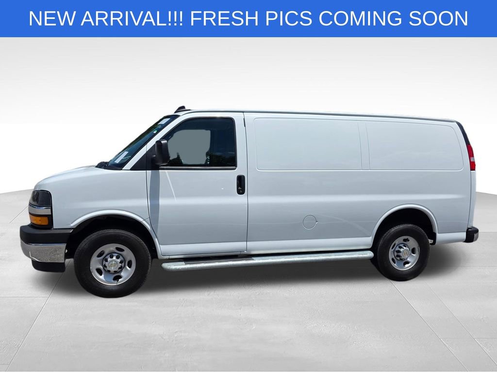 Used 2024 Chevrolet Express 2500 w/ Driver Convenience Package RWD image 3