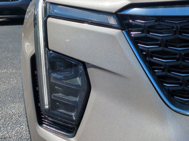 Used 2024 Cadillac XT4 Premium Luxury image 11