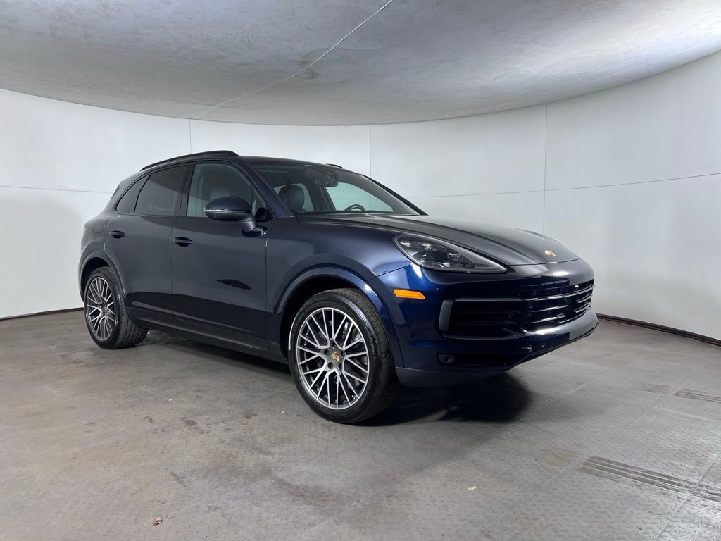 Certified 2023 Porsche Cayenne Platinum Edition image 9