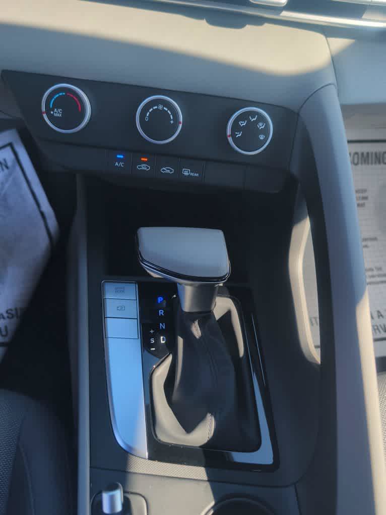 New 2026 Hyundai Elantra SE FWD image 24
