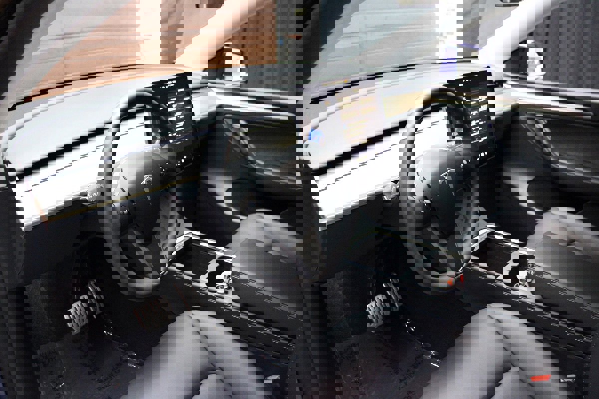 Used 2024 Tesla Model Y Performance image 36