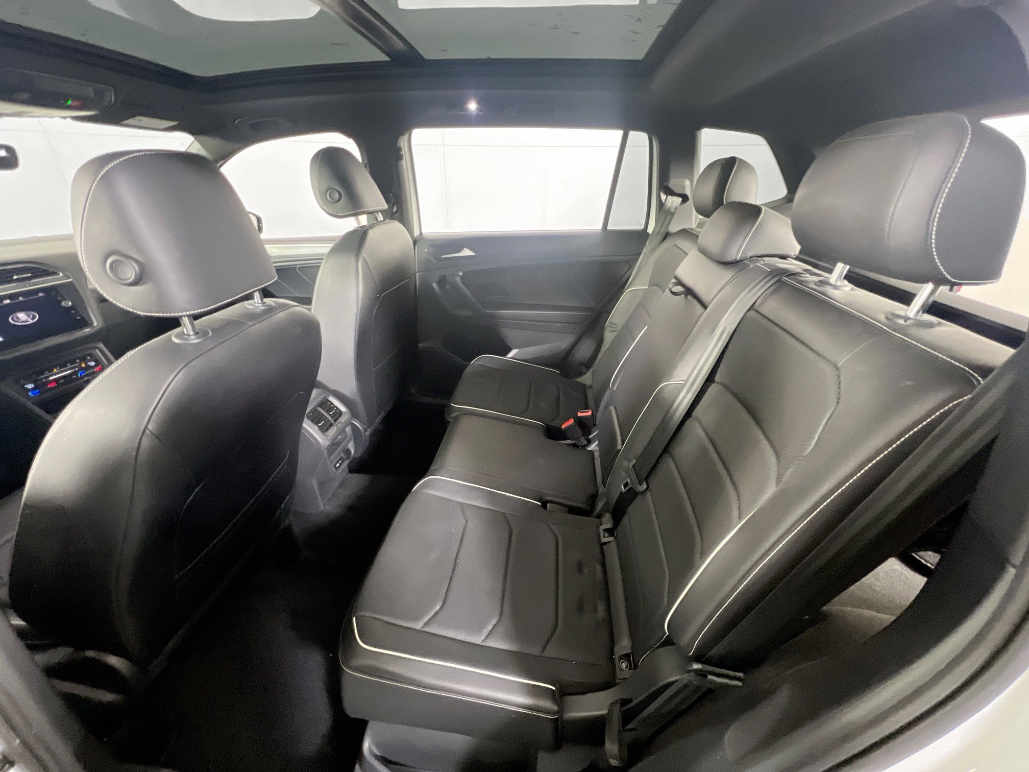 Used 2022 Volkswagen Tiguan SEL R-Line image 25