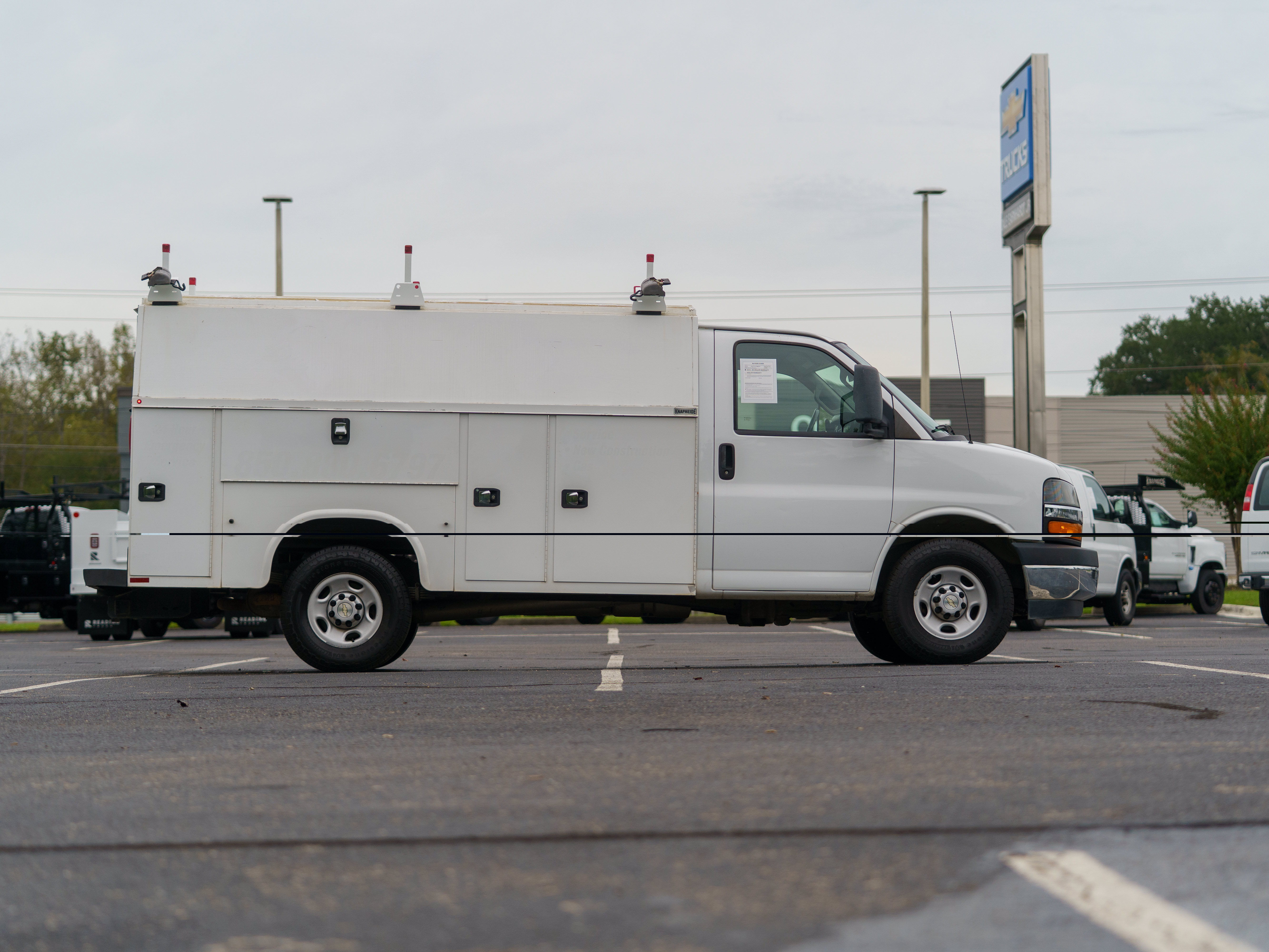 Used 2022 Chevrolet Express 3500 w/ Power Convenience Package RWD image 5