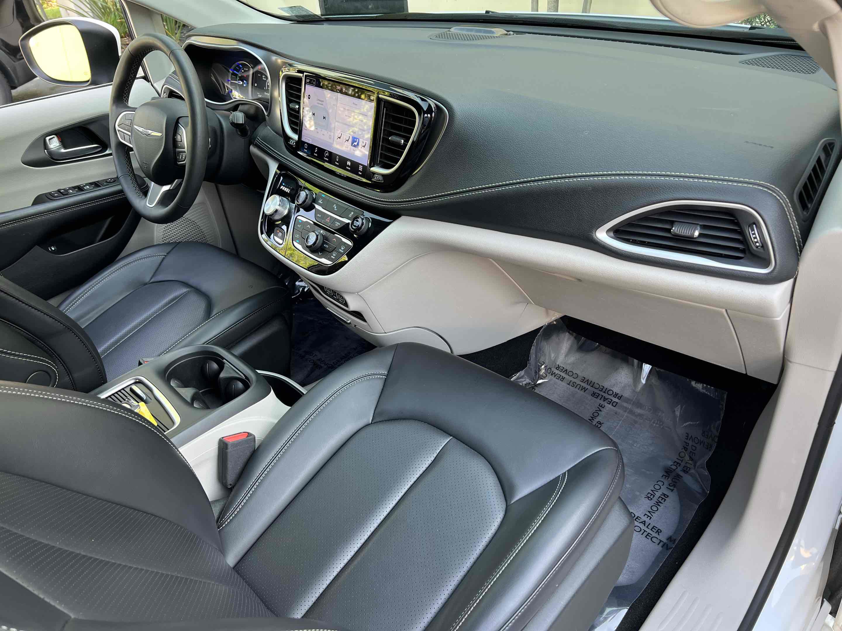 Used 2023 Chrysler Pacifica Touring-L FWD image 37
