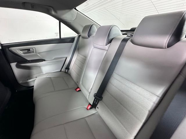 Used 2016 Toyota Camry SE w/ Moonroof Package FWD image 15