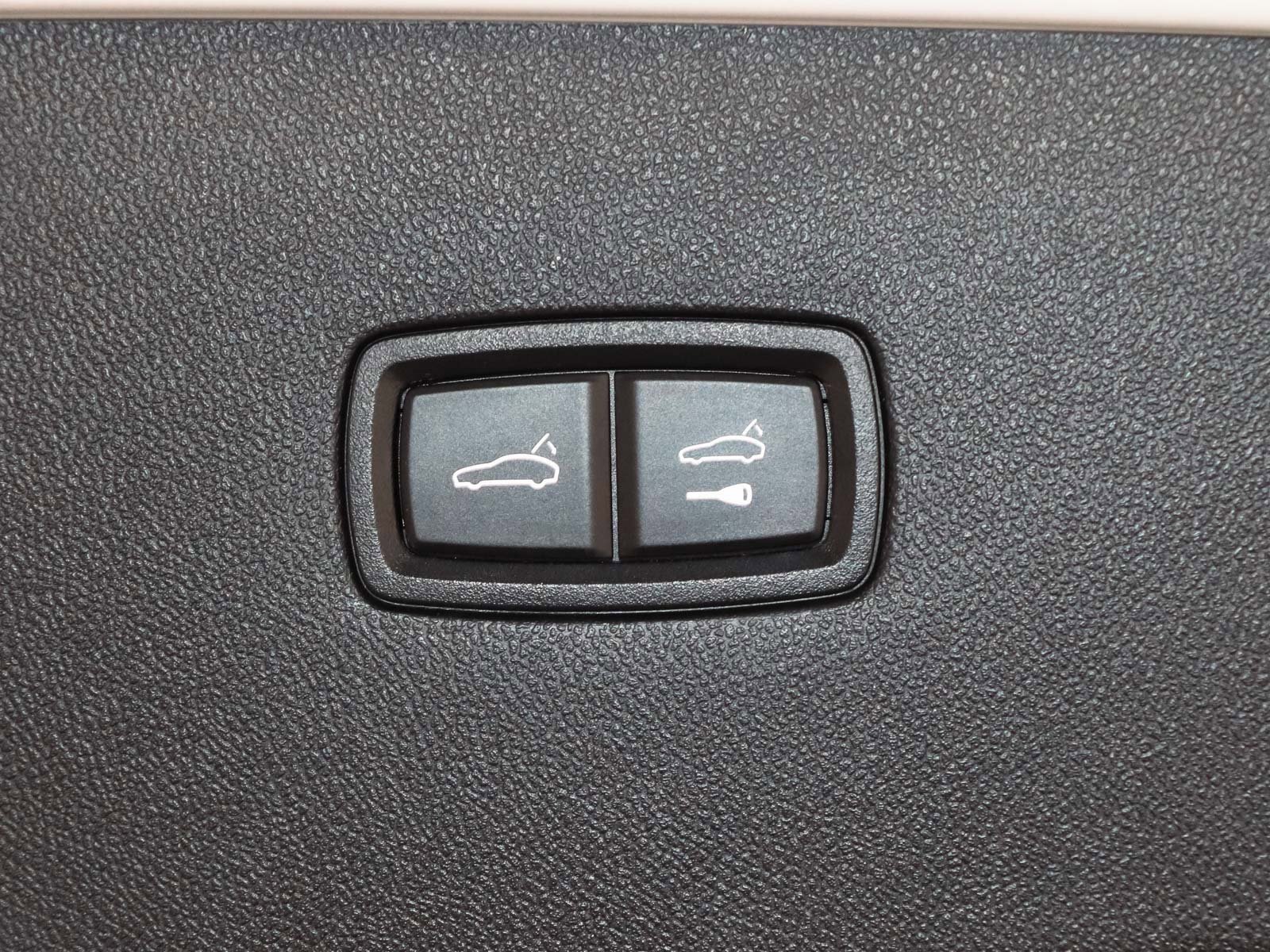 Used 2020 Porsche Cayenne Turbo image 44