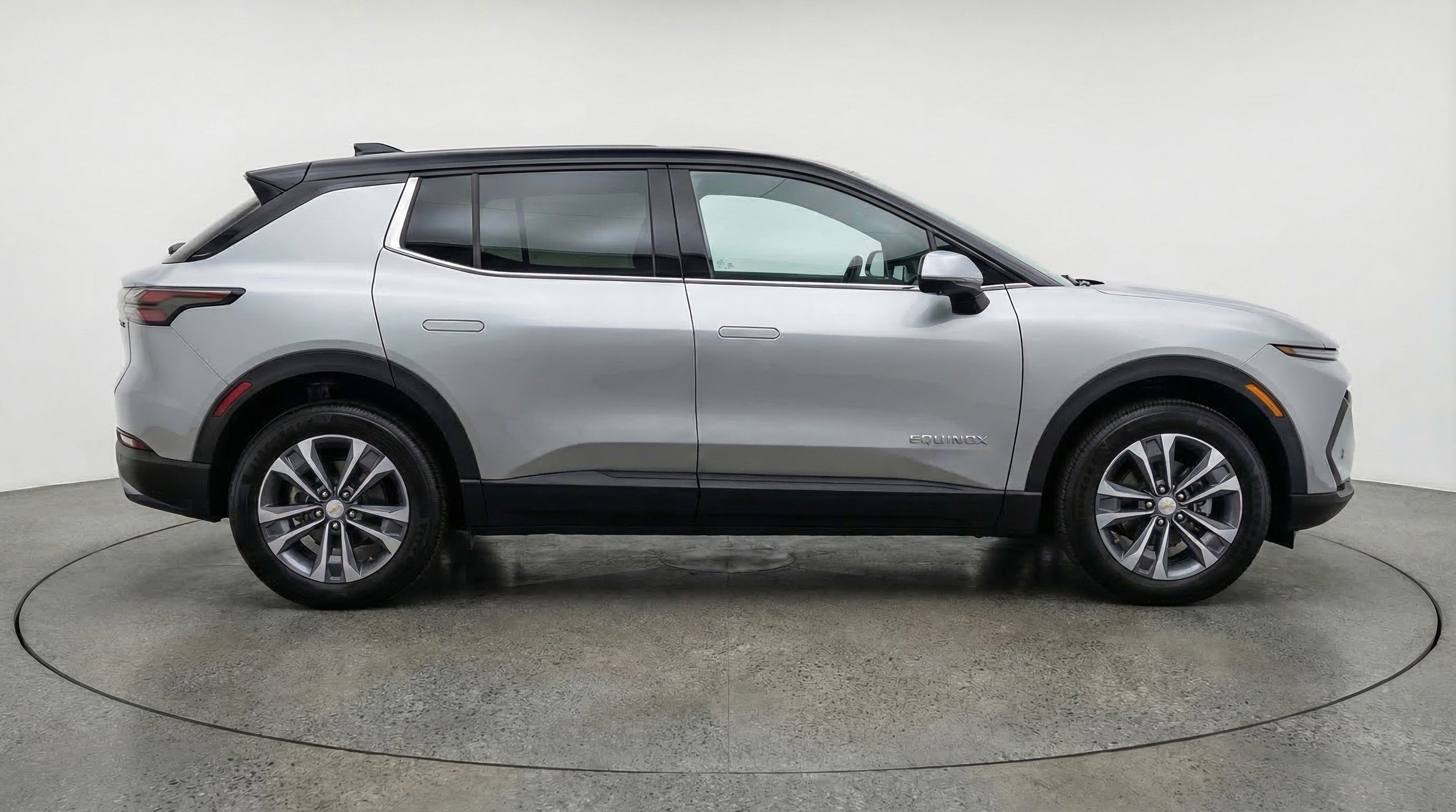Used 2025 Chevrolet Equinox LT FWD image 11