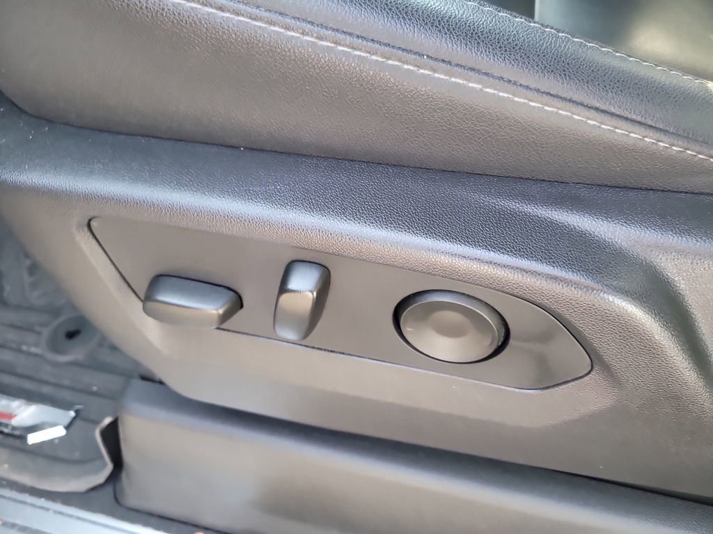 Used 2024 Chevrolet Silverado 1500 LT image 19