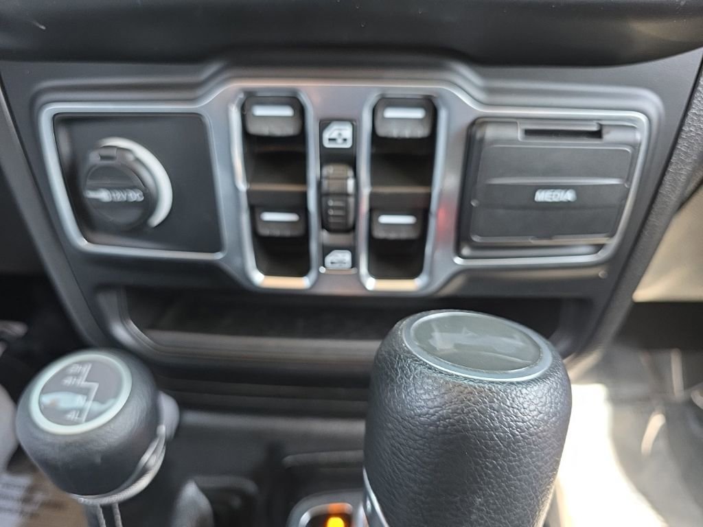 Used 2023 Jeep Wrangler Sahara image 16