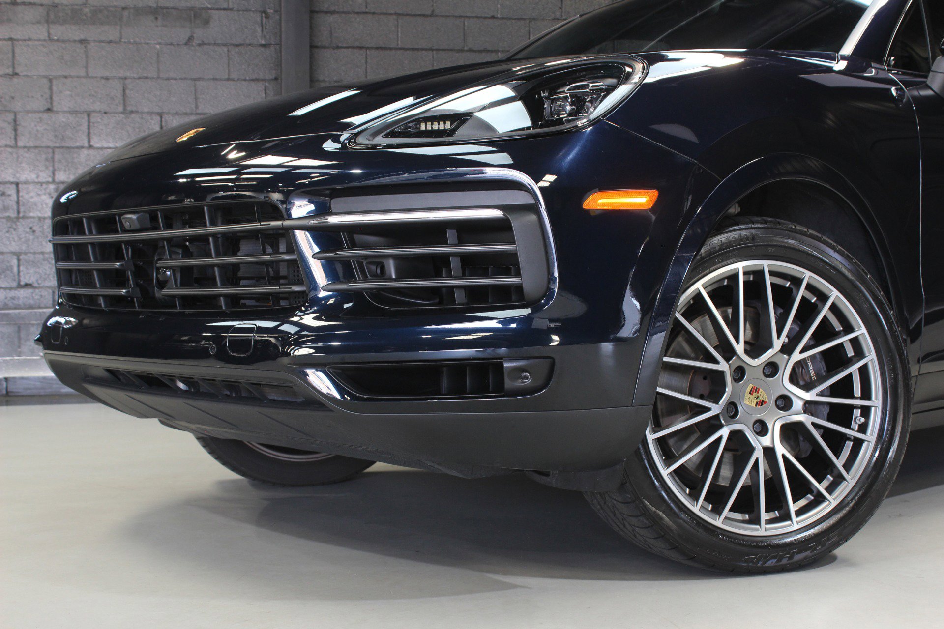 Used 2023 Porsche Cayenne Platinum Edition image 5