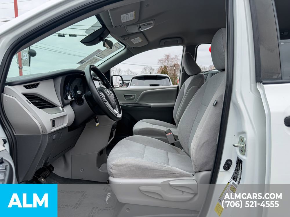 Used 2020 Toyota Sienna L image 12