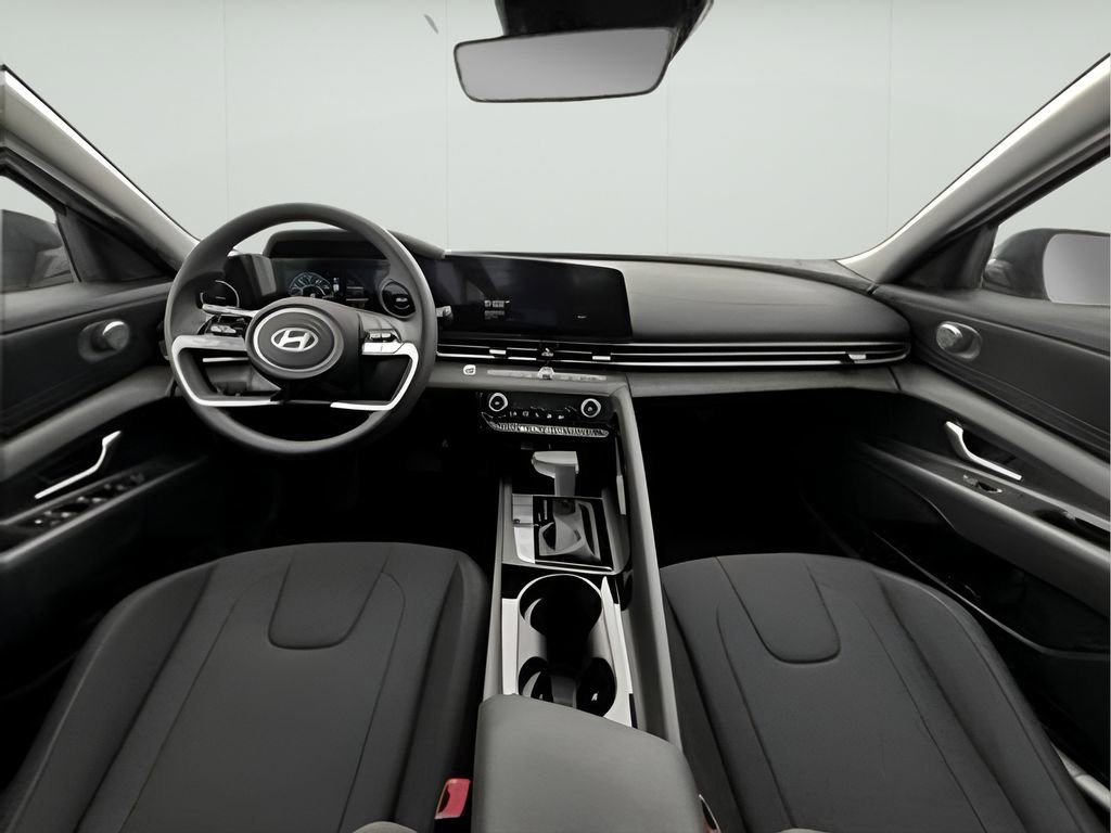 Used 2025 Hyundai Elantra Blue image 27