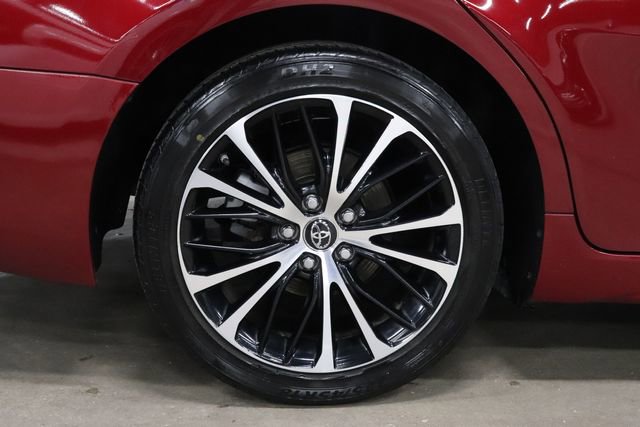 Used 2018 Toyota Camry SE FWD image 38
