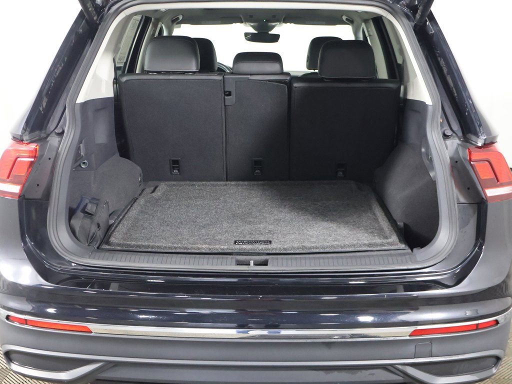 Used 2022 Volkswagen Tiguan SE w/ Panoramic Sunroof Package image 18