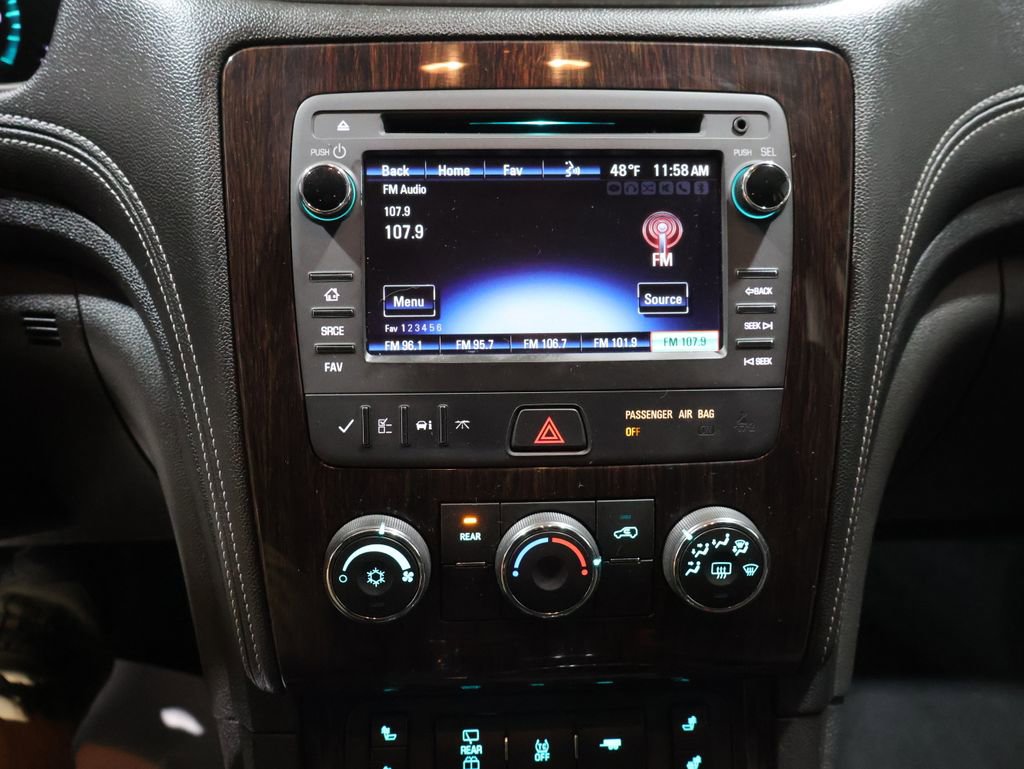 Used 2016 Chevrolet Traverse LT w/ Style and Technology Package image 23