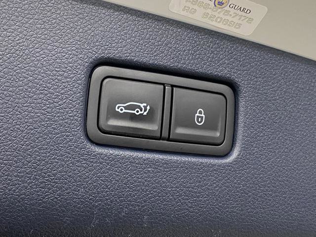 Used 2024 Genesis GV70 2.5T w/ Sport Prestige Package image 16