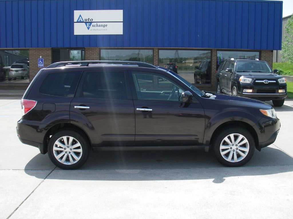Used 2013 Subaru Forester 2.5X Limited AWD/4WD image 4