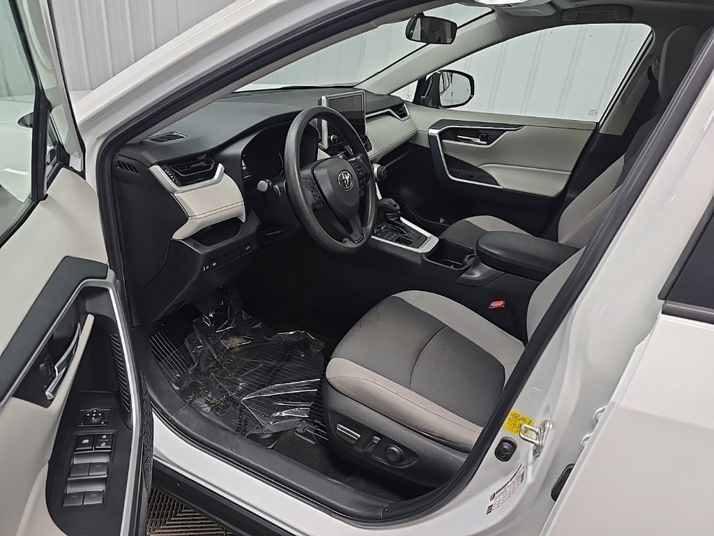 Used 2023 Toyota RAV4 XLE image 29