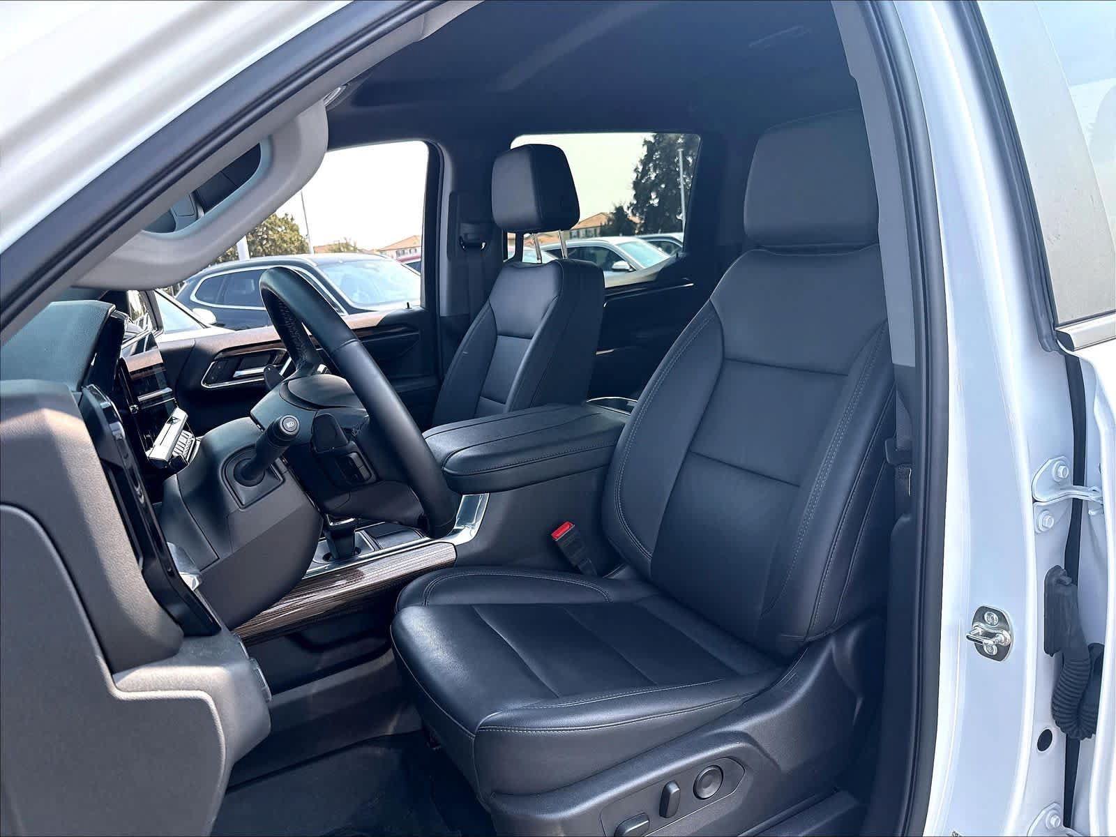 Used 2025 Chevrolet Silverado 1500 LT Trail Boss w/ Convenience Package II AWD/4WD image 22