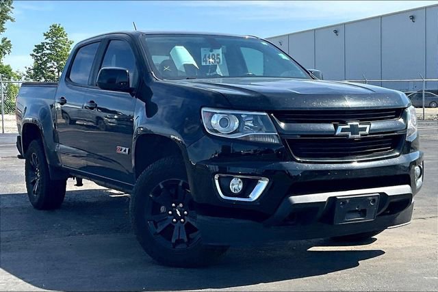 Used 2017 Chevrolet Colorado Z71 w/ Z71 Midnight Edition AWD/4WD image 2