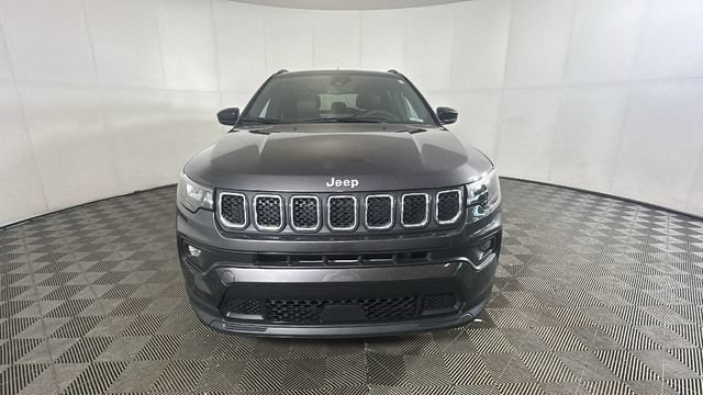 Used 2024 Jeep Compass Latitude w/ Sun and Sound Group AWD/4WD image 8