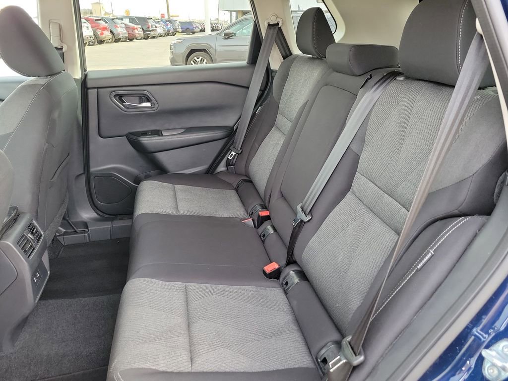 Used 2025 Nissan Rogue SV image 13