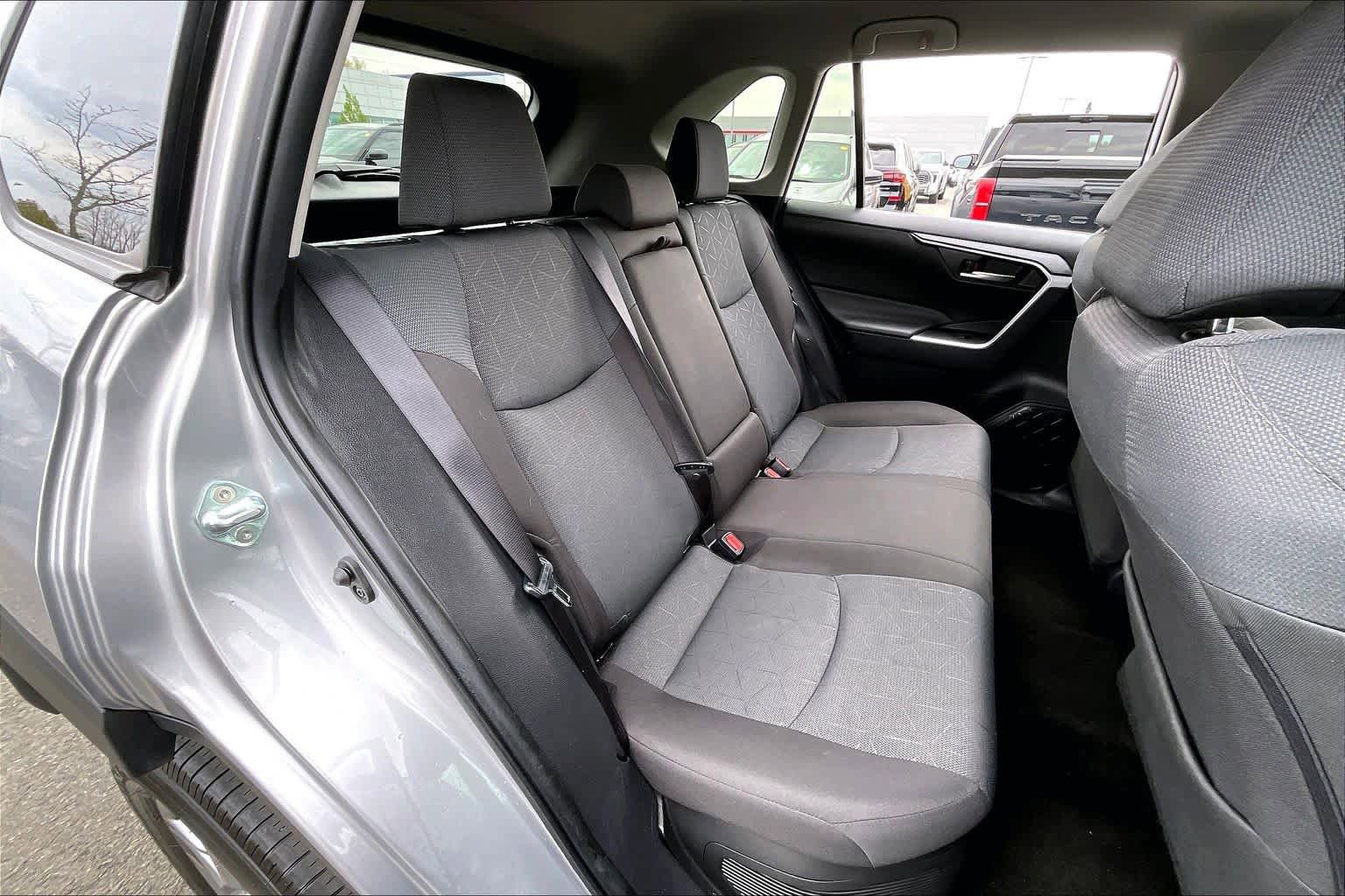 Used 2025 Toyota RAV4 XLE AWD/4WD image 20
