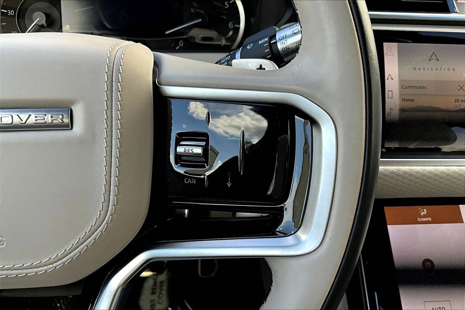 Used 2023 Land Rover Range Rover Velar R-Dynamic S image 19