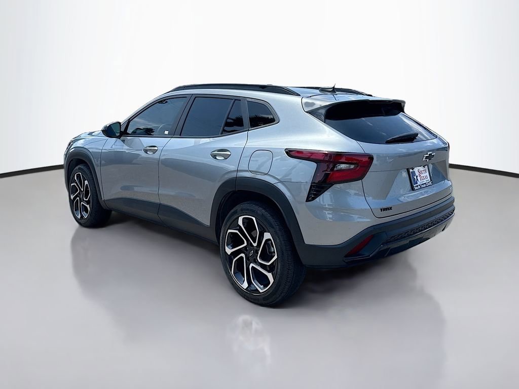 Used 2025 Chevrolet Trax RS w/ Driver Confidence Package image 5