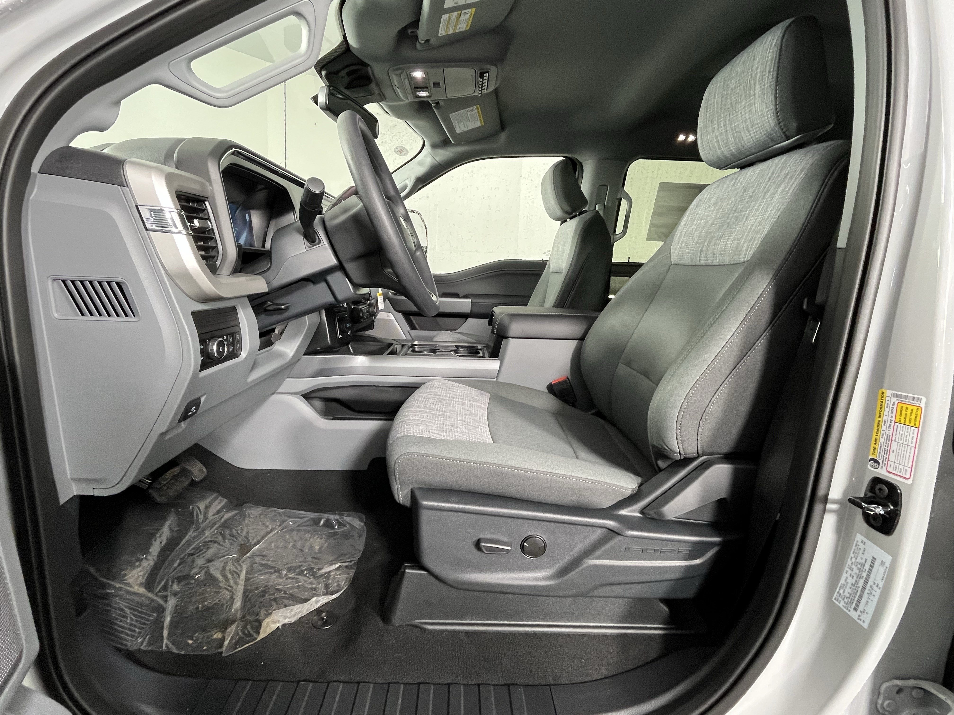 New 2026 Ford F250 XLT w/ XLT Premium Package AWD/4WD image 11