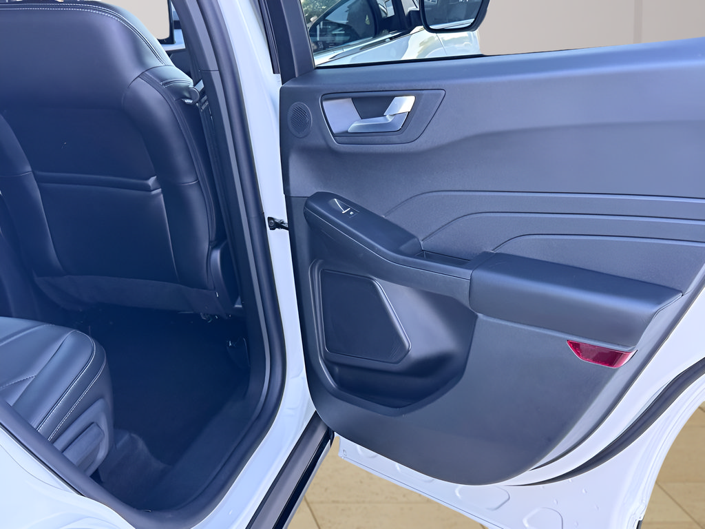 Used 2025 Ford Escape Platinum w/ Premium Technology Package FWD image 16