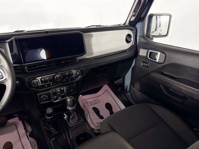 Used 2024 Jeep Wrangler Unlimited Sahara w/ Technology Group AWD/4WD image 23