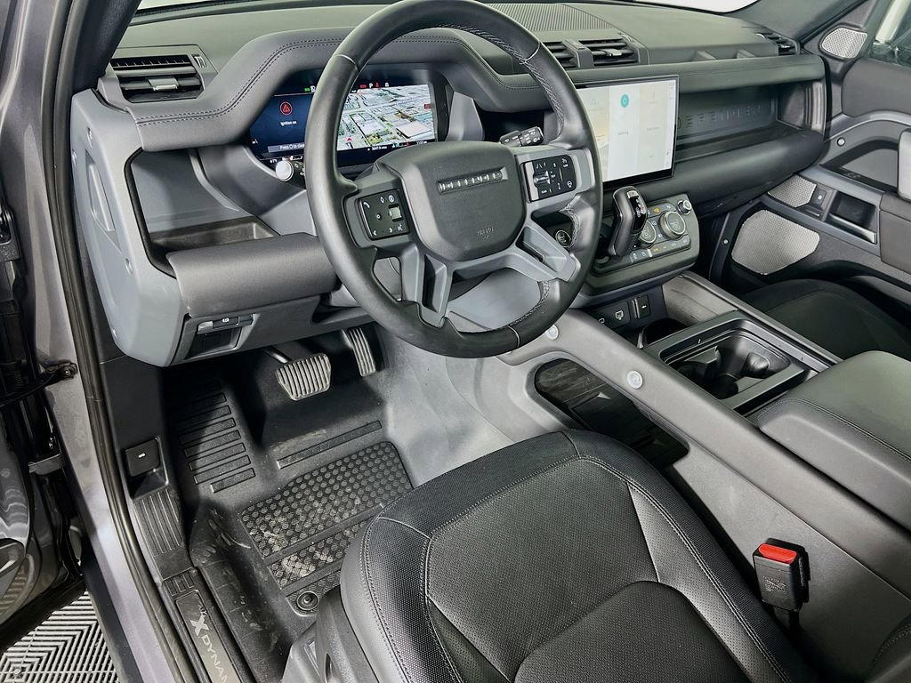 Used 2024 Land Rover Defender 130 X-Dynamic SE image 9