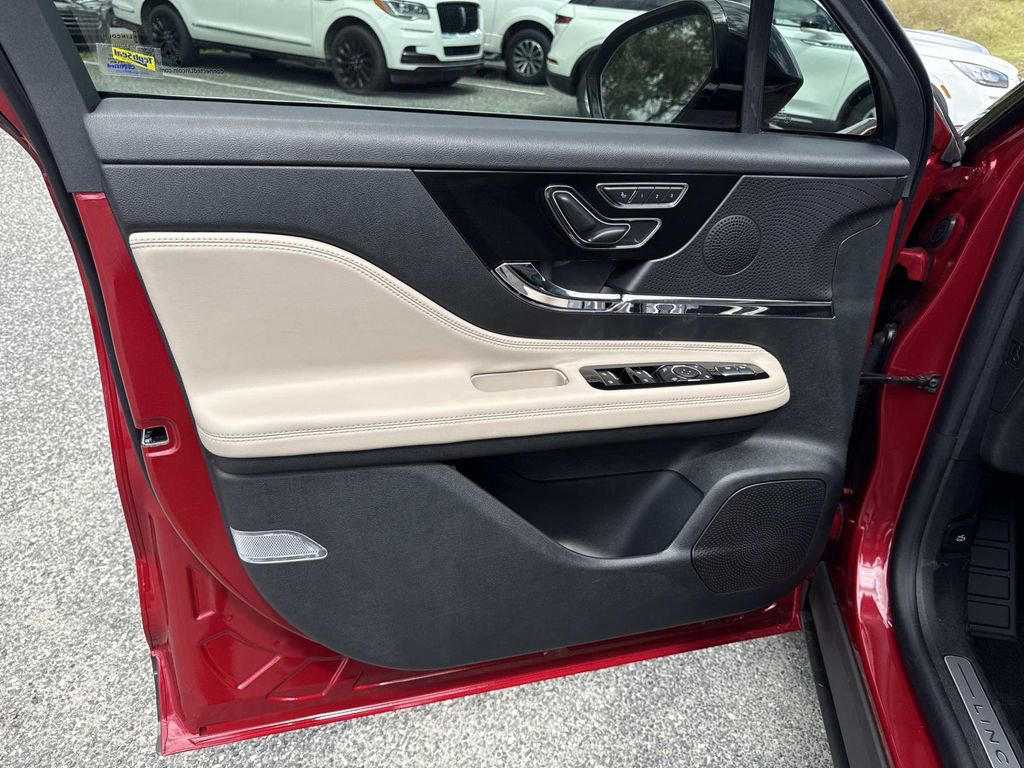 New 2025 Lincoln Corsair Reserve image 18