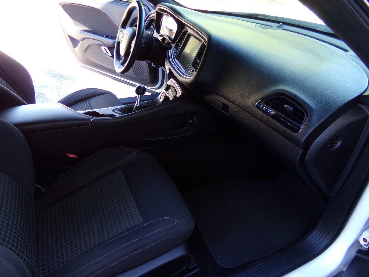 Used 2015 Dodge Challenger R/T w/ Quick Order Package 22B R/T RWD image 30