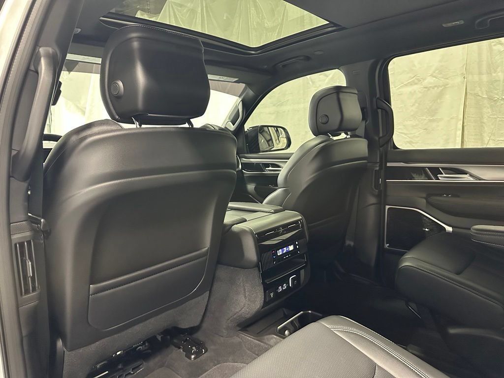 Used 2026 Jeep Grand Wagoneer Limited w/ Premium Group II AWD/4WD image 45