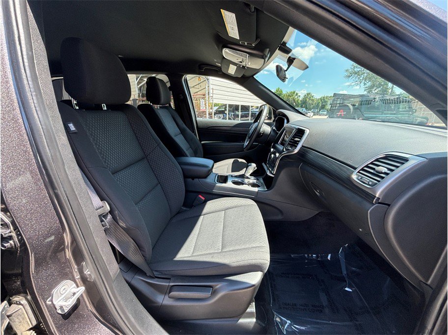 Used 2019 Jeep Grand Cherokee Laredo AWD/4WD image 37