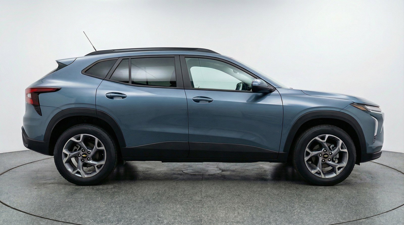 Used 2025 Chevrolet Trax LT image 11