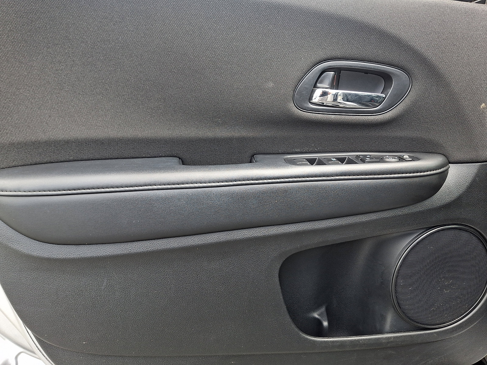 Used 2020 Honda HR-V Sport image 12