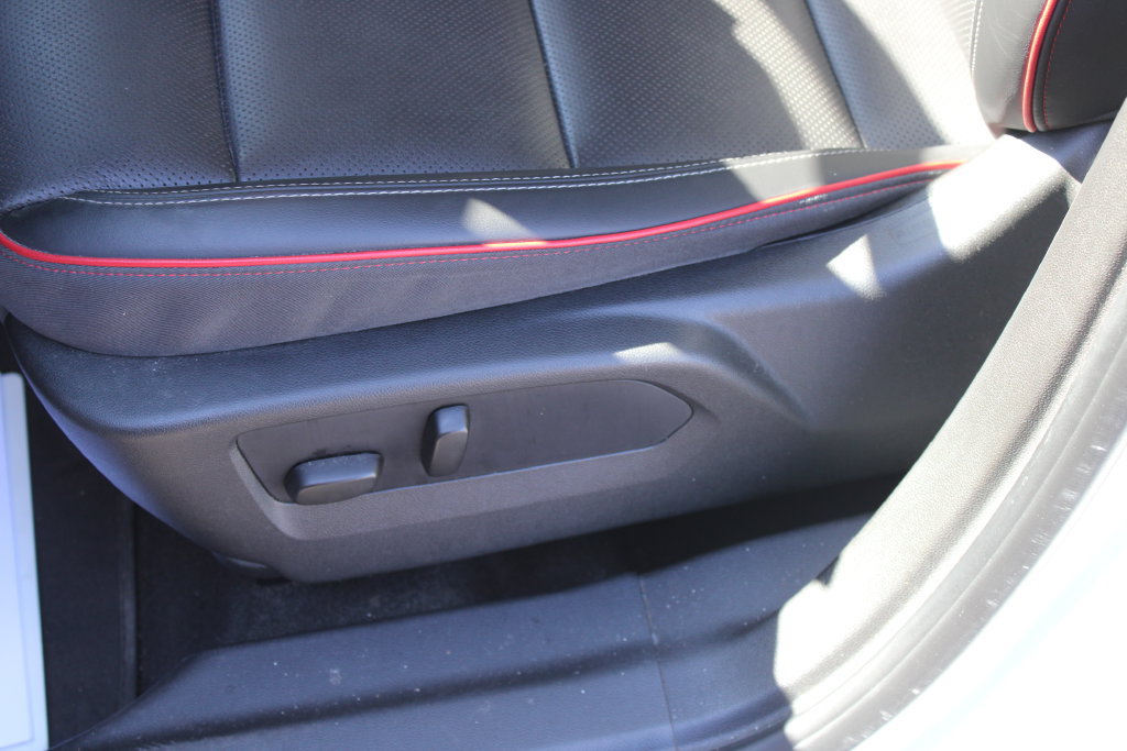 Used 2023 Buick Envision Essence w/ Sport Touring Package FWD image 32