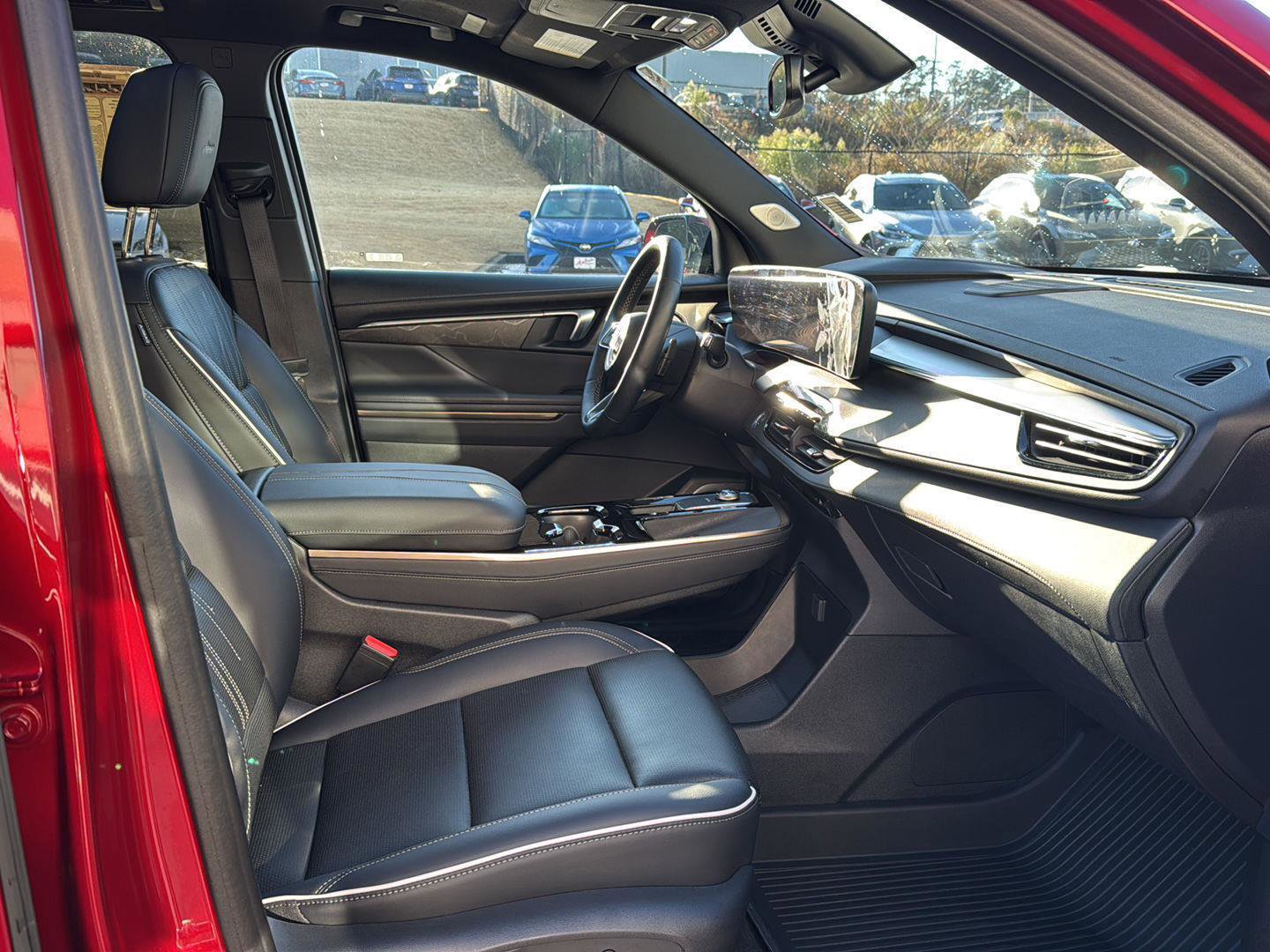 Used 2025 Buick Enclave Avenir image 10