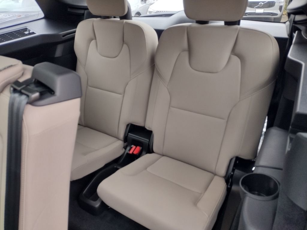 New 2026 Volvo XC90 B6 Plus w/ Protection Package Premier image 23